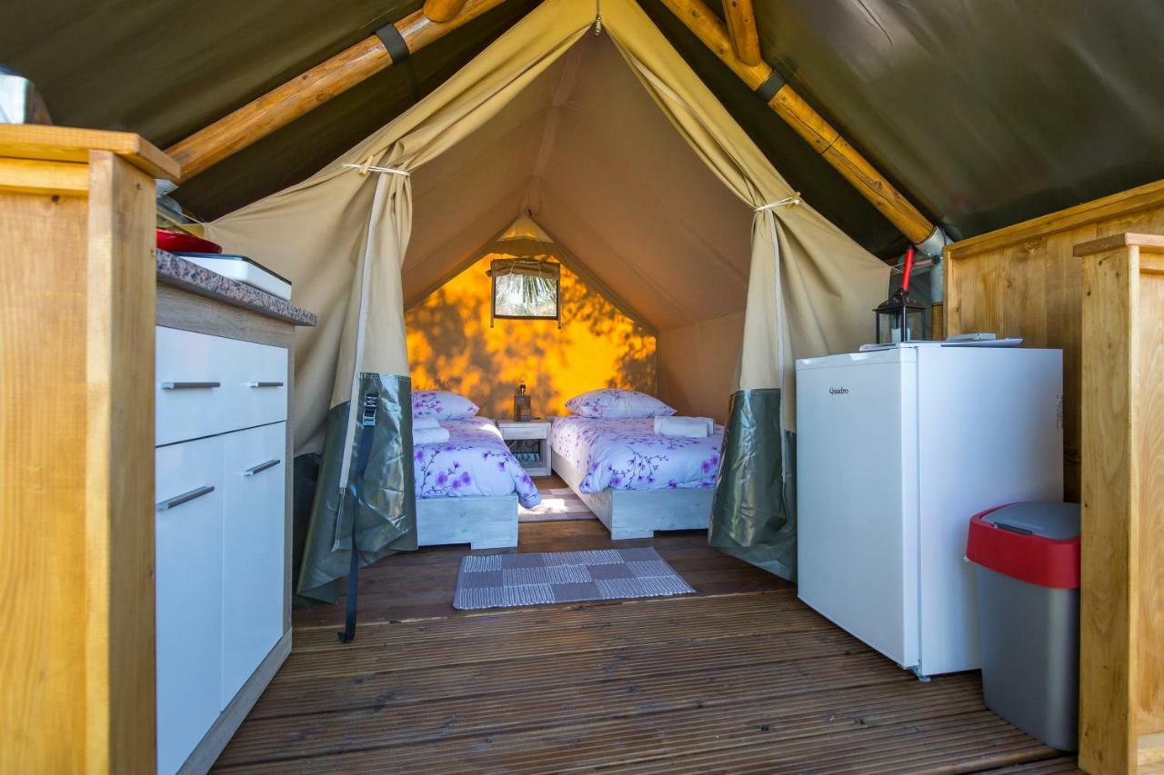 Kamp Romantik - Glamping ラビン エクステリア 写真